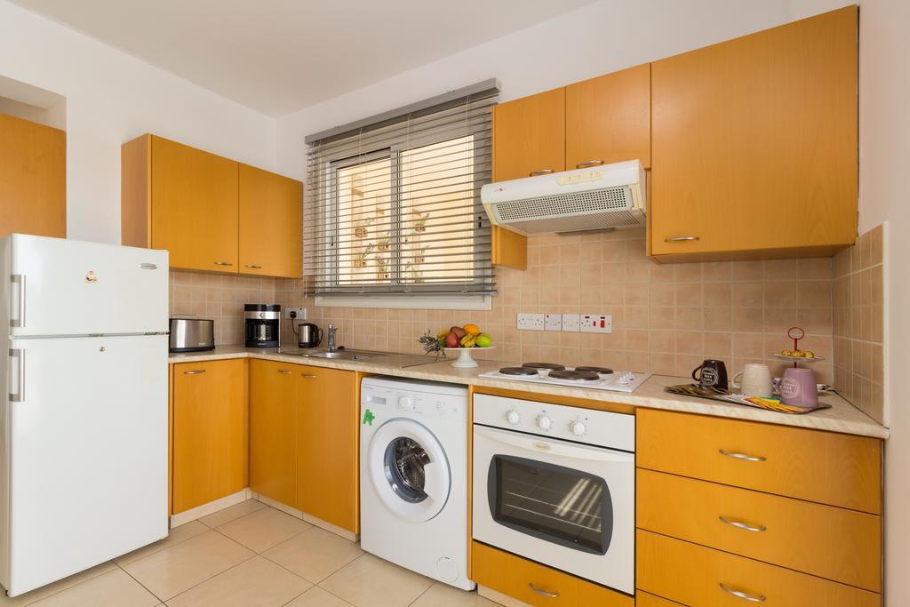 Elena Court Apt 401 Apartment Ларнака Екстериор снимка